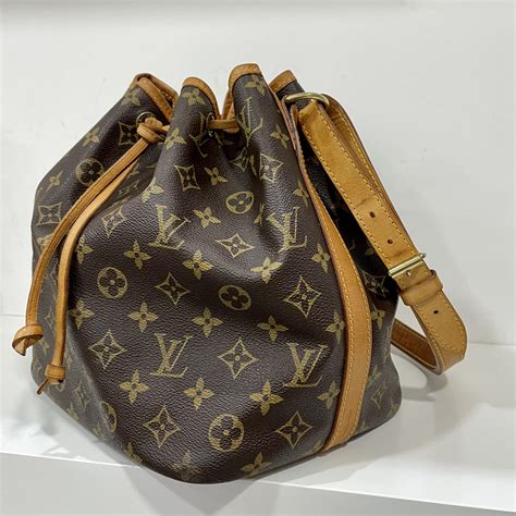 secchiello di louis vuitton|Borse secchiello 2021: i modelli di tendenza su cui puntare.